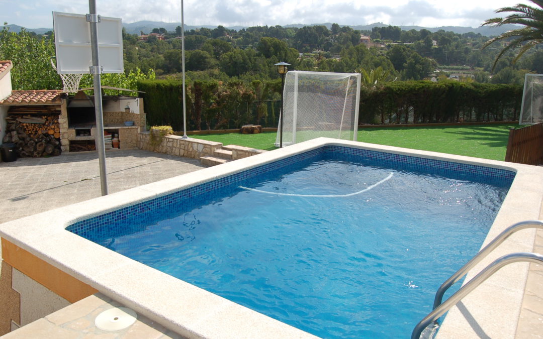 Construcción de piscina y escalera de fácil acceso