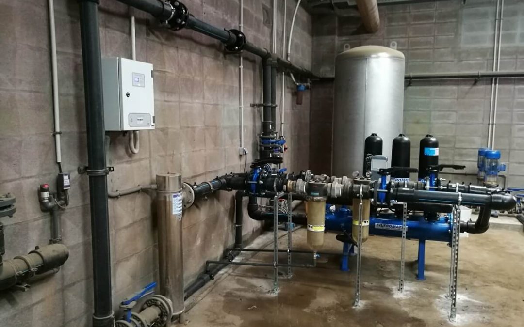 Bombeo filtración y desinfección por UV de agua para industria