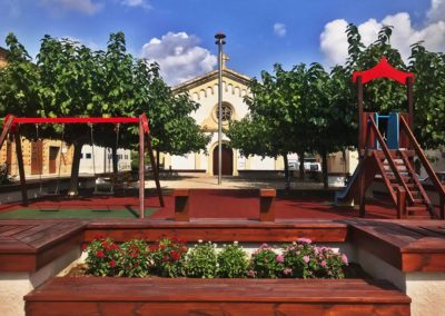 Reforma de plaça amb parc infantil