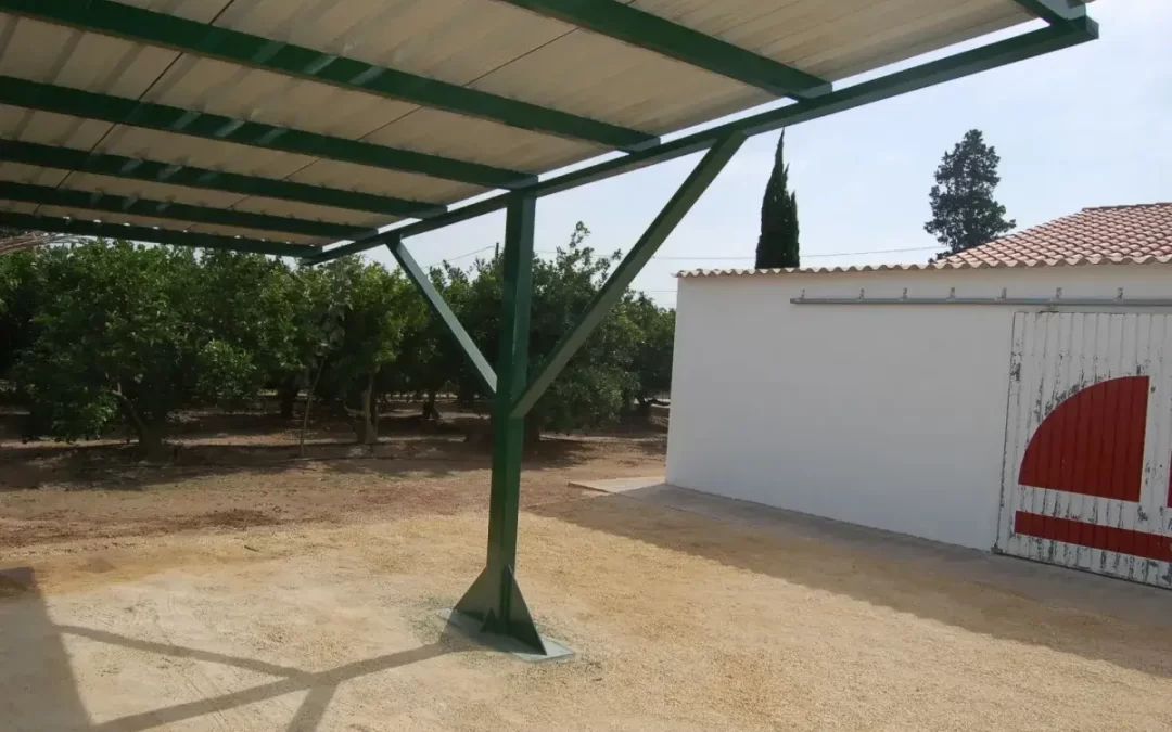 Construcción y colocación de pérgola para aparcamiento privado