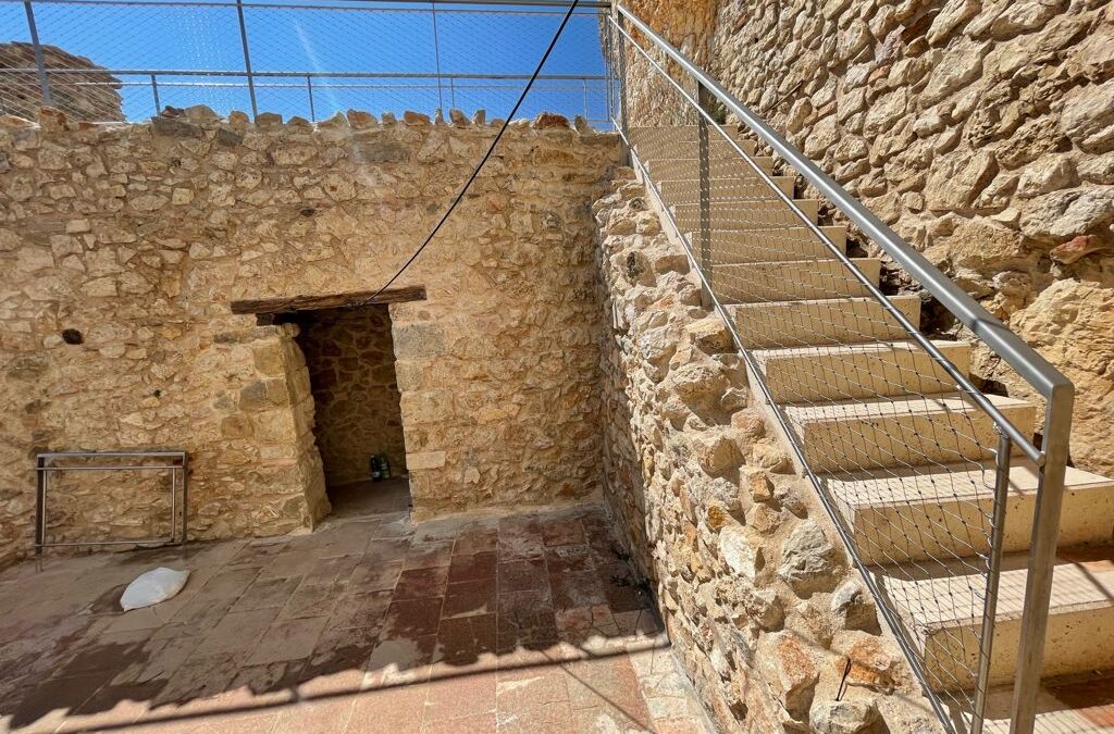 Fabricació de tanques i portes de disseny al castell de Morella